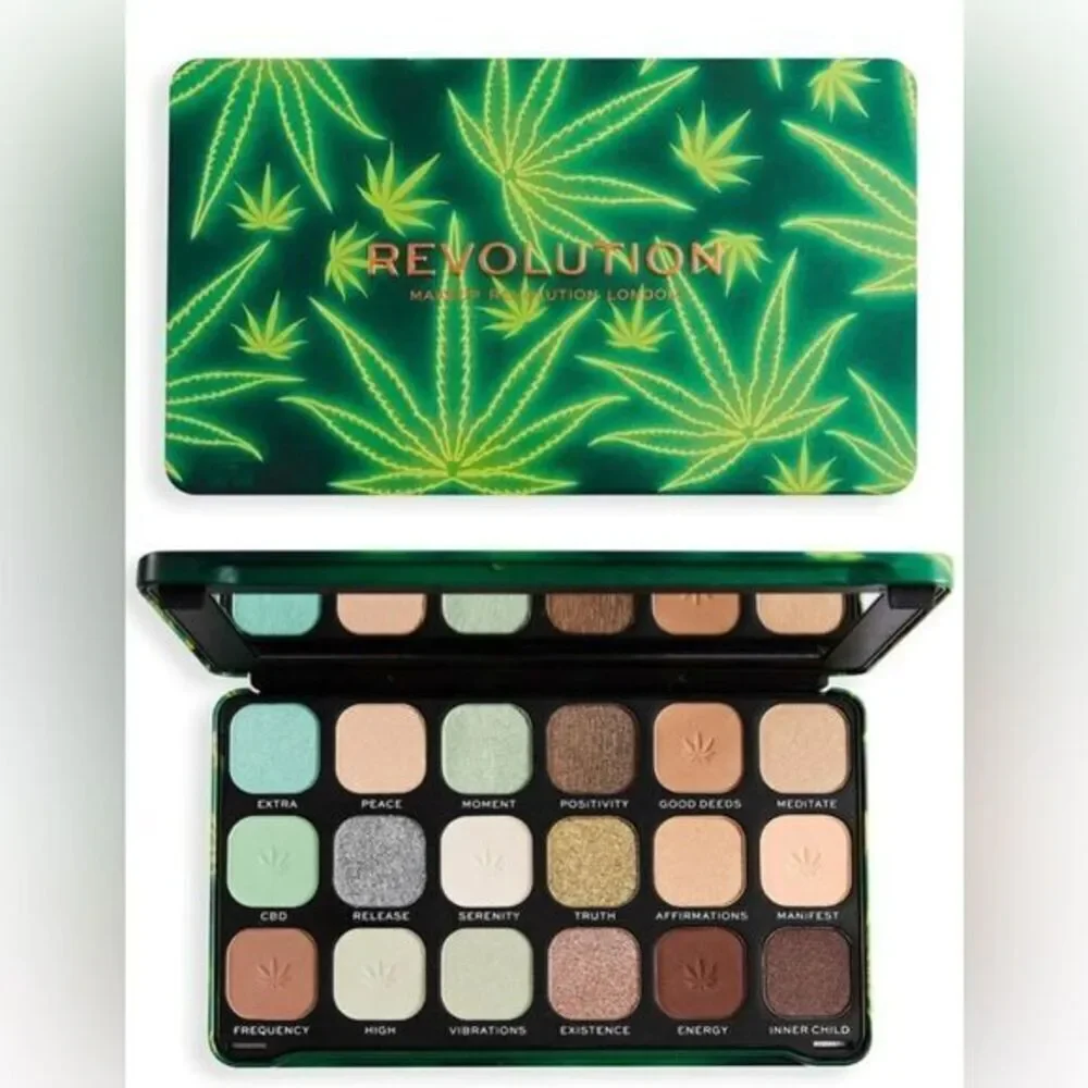 NIB Revolution Forever Flawless Chilled Vibes 18 Shade Eyeshadow Pallet